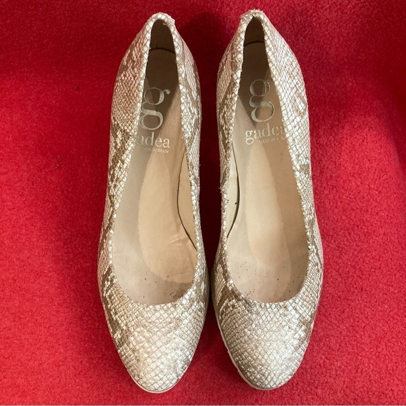 GADEA Sz 40 Snake Golden Rubber Sporty Sole Comfort Made in Spain 3” Heels Shoes - Picture 3 of 12
